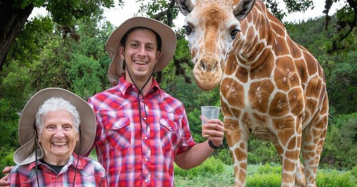 Read more about the article 13 zdjęć babci i wnuka, którzy udowadniają, że zabawa nie ma ograniczeń wiekowych